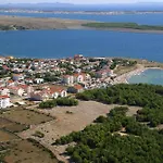 Family-friendly With Swimming Pool Povljana, Pag - 25291 Apartmán Povljana